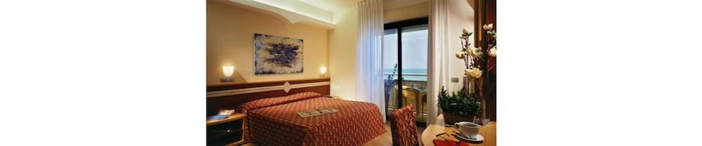 Hotel Europa Beach Village 길라노바리도 외부 사진