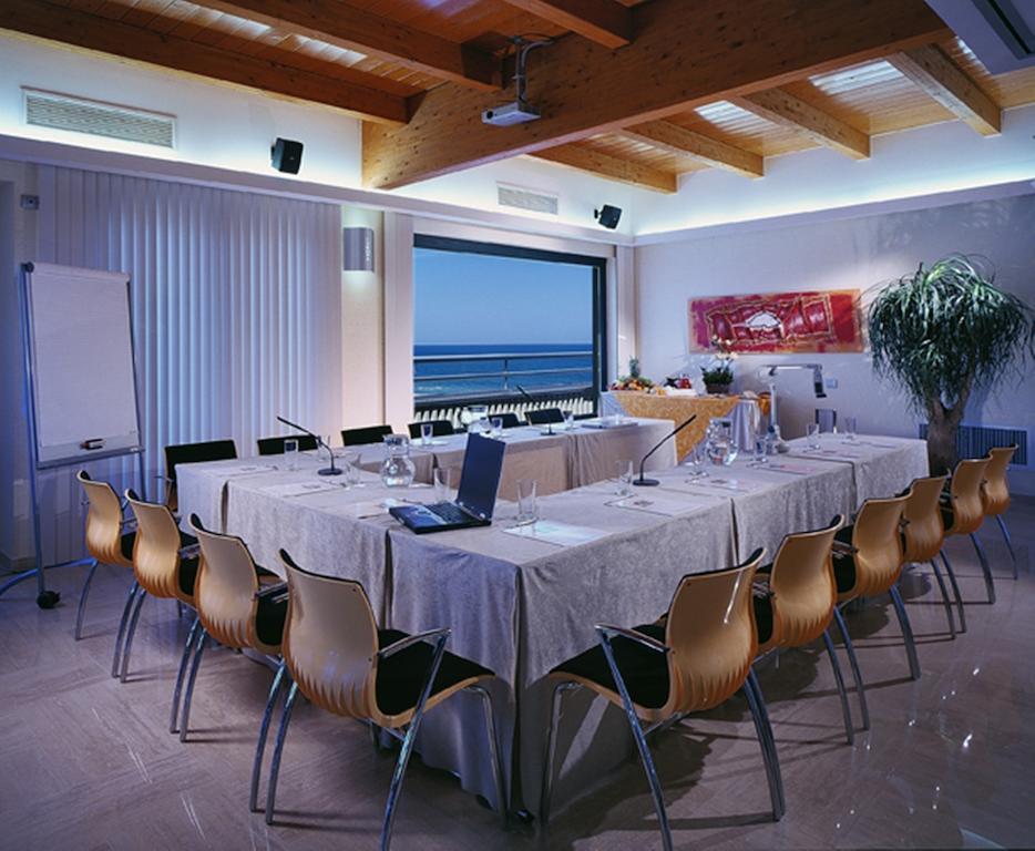 Hotel Europa Beach Village 길라노바리도 사업 사진