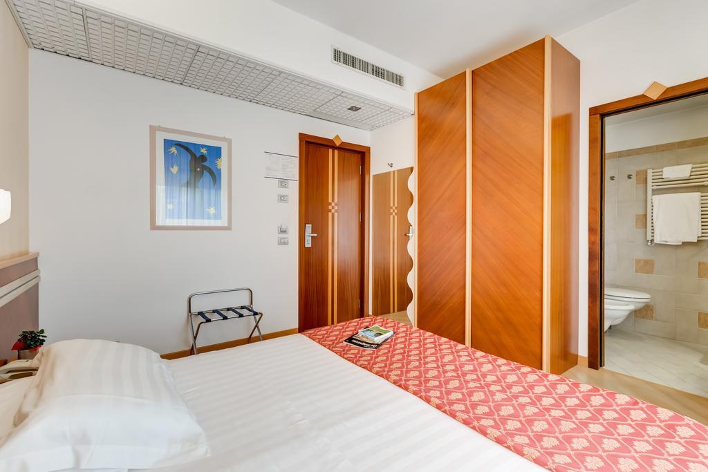 Hotel Europa Beach Village 길라노바리도 객실 사진