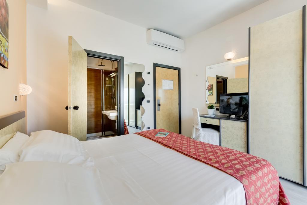 Hotel Europa Beach Village 길라노바리도 객실 사진