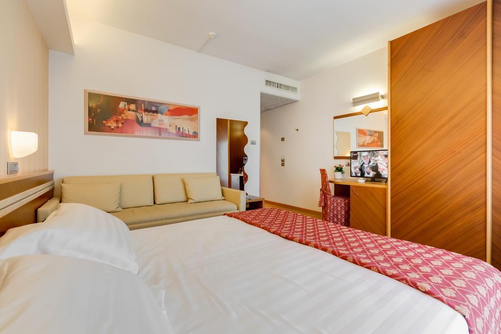 Hotel Europa Beach Village 길라노바리도 객실 사진