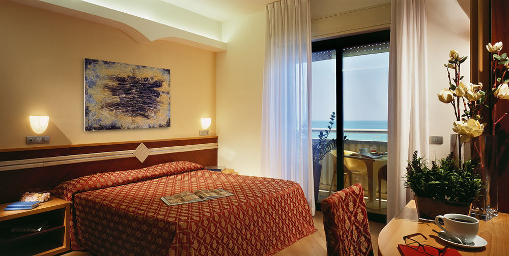 Hotel Europa Beach Village 길라노바리도 외부 사진