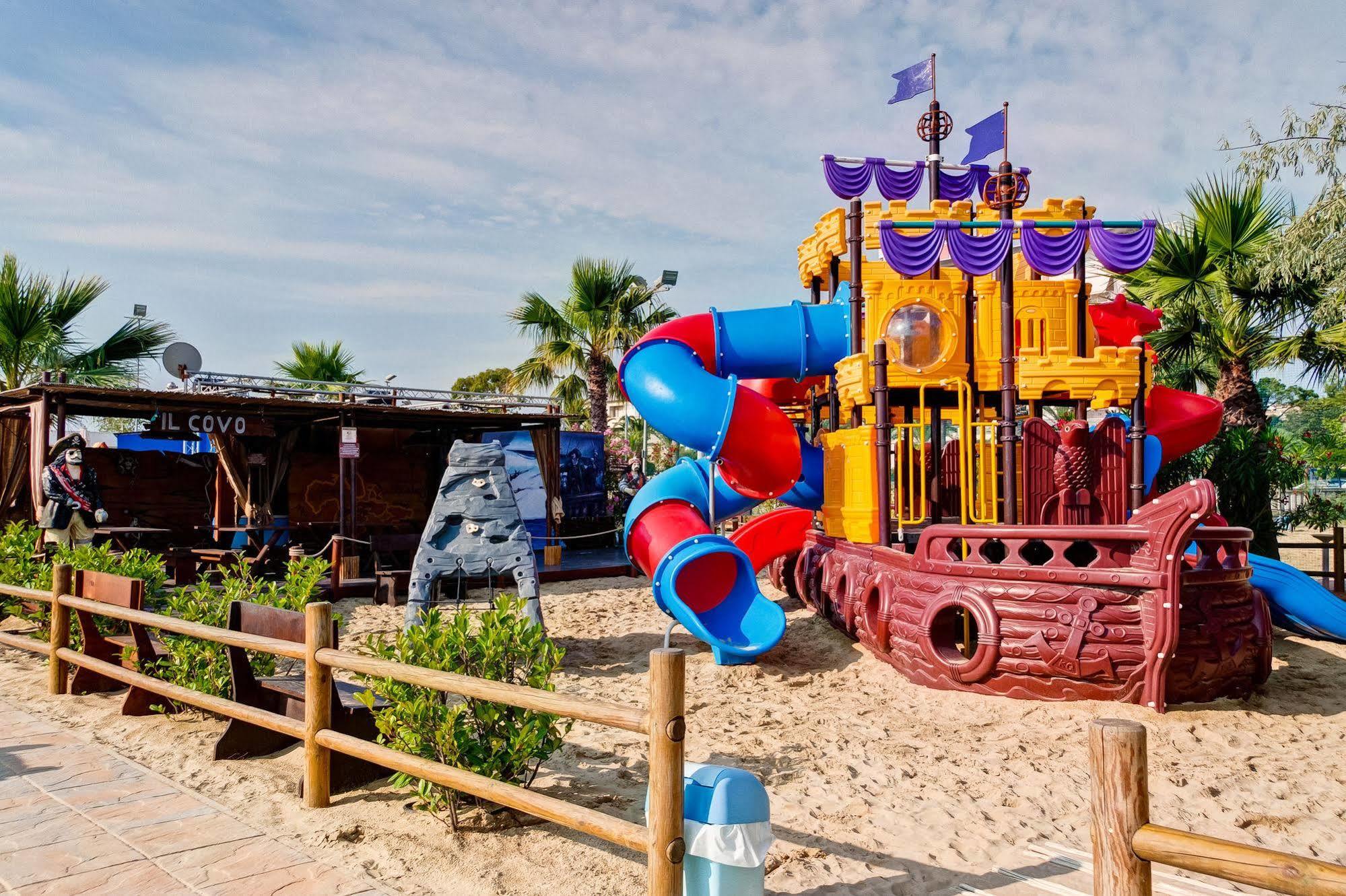 Hotel Europa Beach Village 길라노바리도 외부 사진